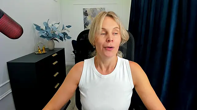 Snapshot of Sinty_Devis chatting on 09/21/25, 11:48 Sinty Devis online show from 09/21/25, 11:48