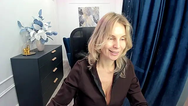 Snapshot of Sinty_Devis chatting on 11/16/25, 11:15 Sinty Devis online show from 11/16/25, 11:15