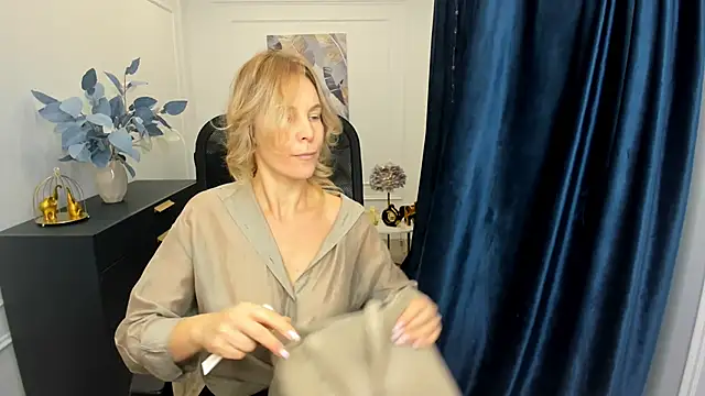 Snapshot of Sinty_Devis chatting on 11/09/25, 04:16 Sinty Devis online show from 11/09/25, 04:16