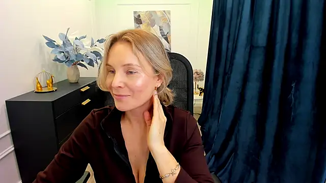 Snapshot of Sinty_Devis chatting on 10/07/25, 11:44 Sinty Devis online show from 10/07/25, 11:44