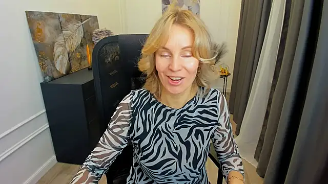 Sinty Devis online show from 04/14/26, 04:28