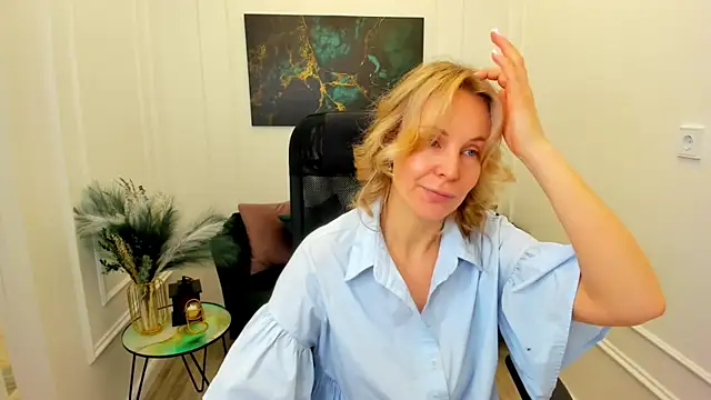 Sinty Devis online show from 05/15/26, 04:32
