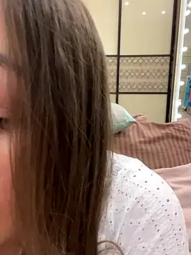 AnnaBri online show from 11/28/25, 01:50