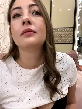 AnnaBri online show from 11/13/25, 01:42