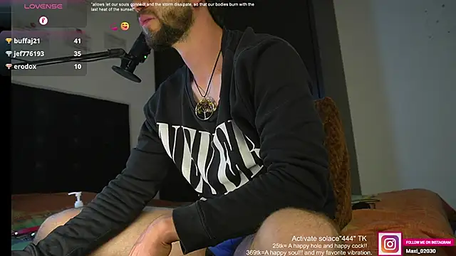 Snapshot of just_maxii chatting on 03/13/25, 01:43 just maxii online show from 03/13/25, 01:43