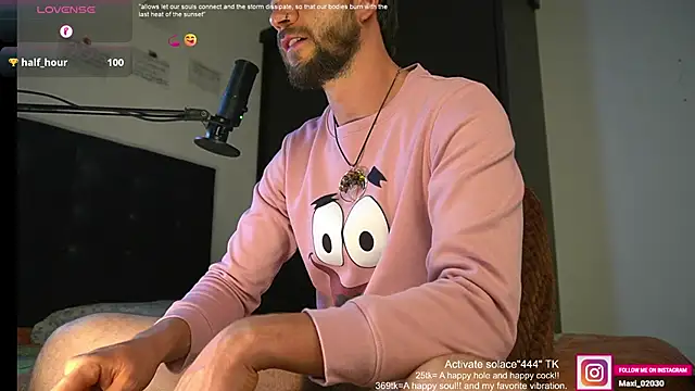 Snapshot of just_maxii chatting on 03/14/25, 02:42 just maxii online show from 03/14/25, 02:42