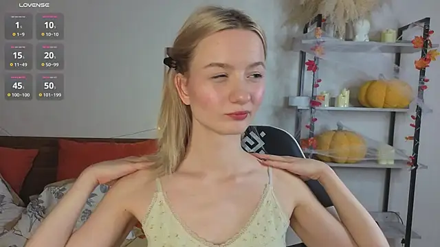 IdaValenti online show from 12/03/25, 11:14