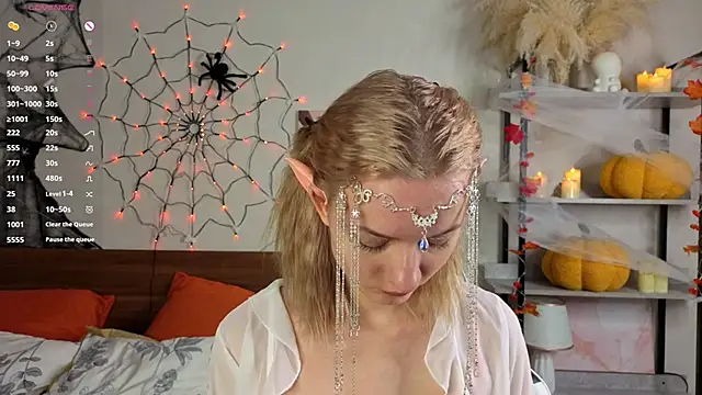 IdaValenti online show from 10/31/25, 11:11