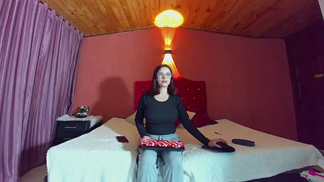 kassandra james online show from 01/06/26, 12:03