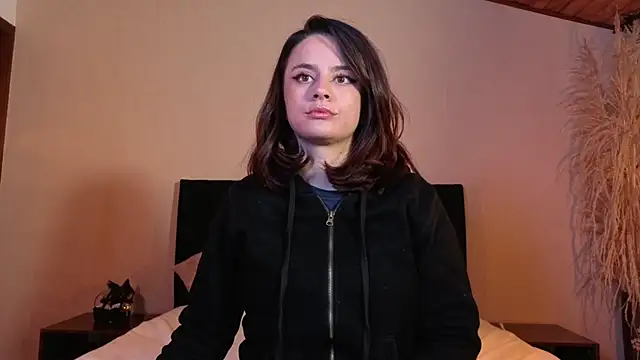 kassandra james online show from 04/06/26, 12:50