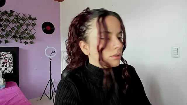 kassandra james online show from 02/13/25, 03:03