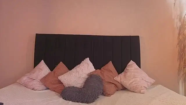 kassandra james online show from 12/15/25, 01:17