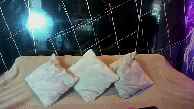 kassandra james online show from 02/03/26, 01:05