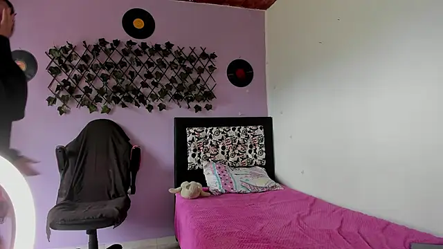 kassandra james online show from 02/14/25, 06:08