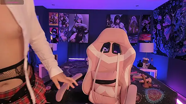 LanaKyutt online show from 10/24/25, 12:04