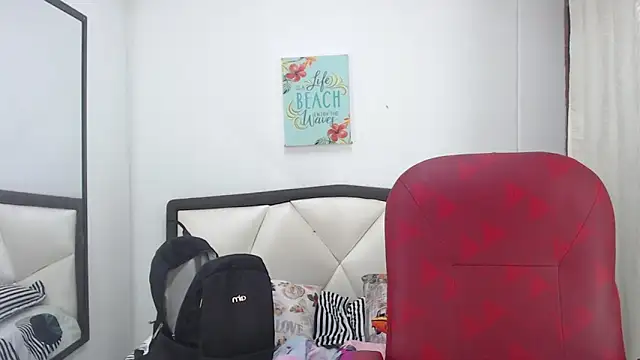 Snapshot of Sara_Marks chatting on 11/03/25, 11:14 Sara Marks online show from 11/03/25, 11:14