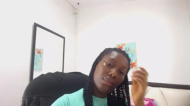 Snapshot of Sara_Marks chatting on 11/05/25, 11:35 Sara Marks online show from 11/05/25, 11:35