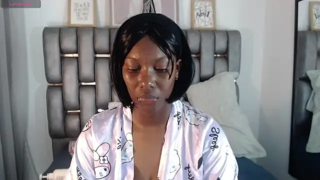 Snapshot of Sara_Marks chatting on 05/20/26, 11:40 Sara Marks online show from 05/20/26, 11:40