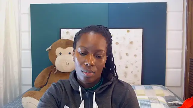 Snapshot of Sara_Marks chatting on 10/14/25, 11:44 Sara Marks online show from 10/14/25, 11:44
