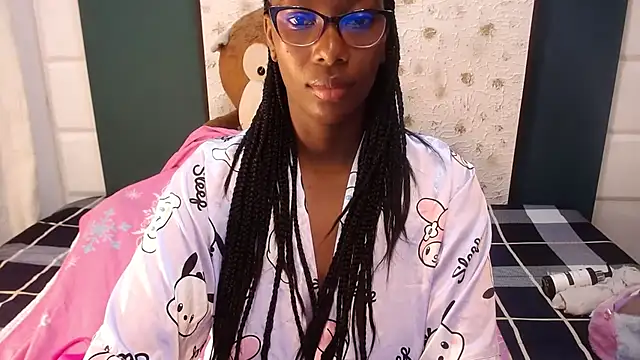 Snapshot of Sara_Marks chatting on 12/05/25, 11:20 Sara Marks online show from 12/05/25, 11:20