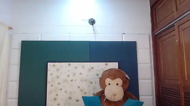 Snapshot of Sara_Marks chatting on 12/03/25, 11:31 Sara Marks online show from 12/03/25, 11:31