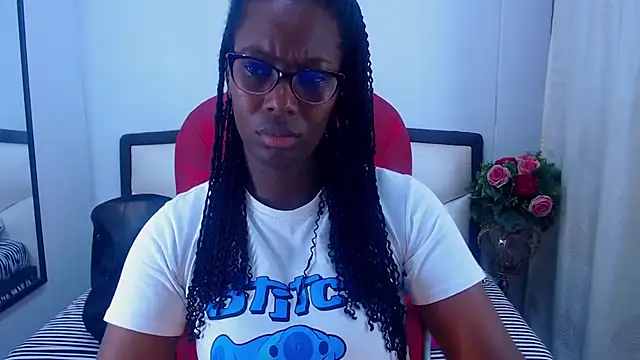 Snapshot of Sara_Marks chatting on 11/11/25, 12:22 Sara Marks online show from 11/11/25, 12:22