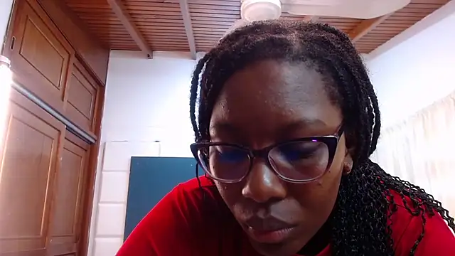 Snapshot of Sara_Marks chatting on 11/24/25, 11:21 Sara Marks online show from 11/24/25, 11:21