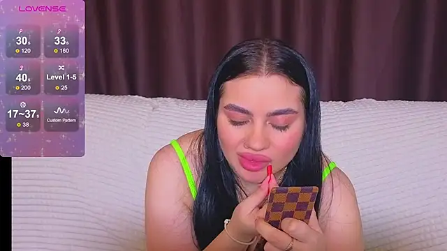 Nikki Kardashian online show from 02/06/25, 11:26