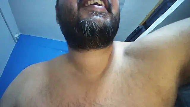 Snapshot of dirtybearr chatting on 03/10/25, 07:18 dirtybearr online show from 03/10/25, 07:18