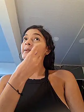 Snapshot of _frida1 chatting on 10/06/25, 12:28 frida1 online show from 10/06/25, 12:28