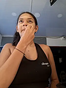 Snapshot of _frida1 chatting on 09/22/25, 12:55 frida1 online show from 09/22/25, 12:55