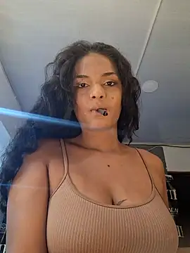 Snapshot of _frida1 chatting on 10/22/25, 12:59 frida1 online show from 10/22/25, 12:59