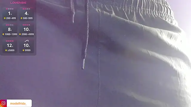 Snapshot of _frida1 chatting on 11/17/25, 12:53 frida1 online show from 11/17/25, 12:53