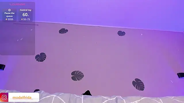 Snapshot of _frida1 chatting on 10/02/25, 01:03 frida1 online show from 10/02/25, 01:03