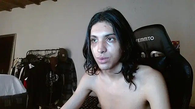 Snapshot of angelitofemboy chatting on 02/03/25, 12:03 angelitofemboy online show from 02/03/25, 12:03