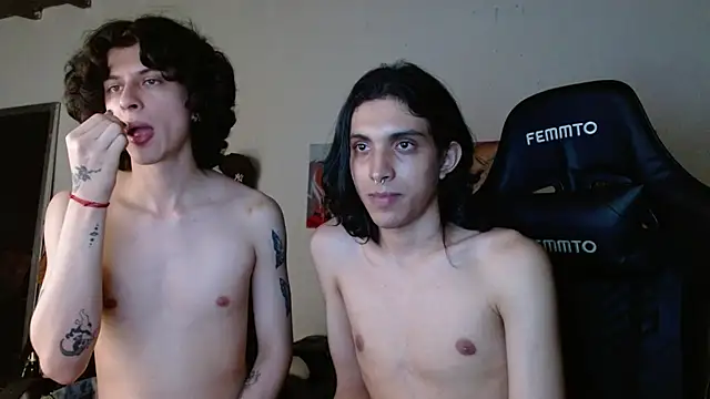 Snapshot of angelitofemboy chatting on 12/24/24, 10:44 angelitofemboy online show from 12/24/24, 10:44