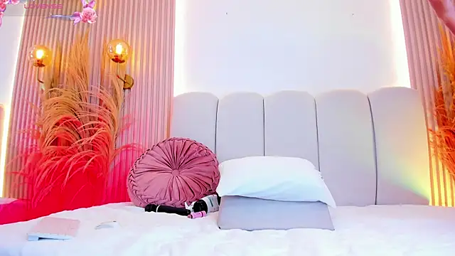 carolriveraa  online show from 12/05/25, 08:17