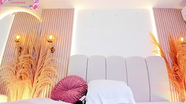 carolriveraa  online show from 03/10/26, 07:51