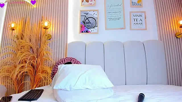 carolriveraa  online show from 10/01/25, 08:46