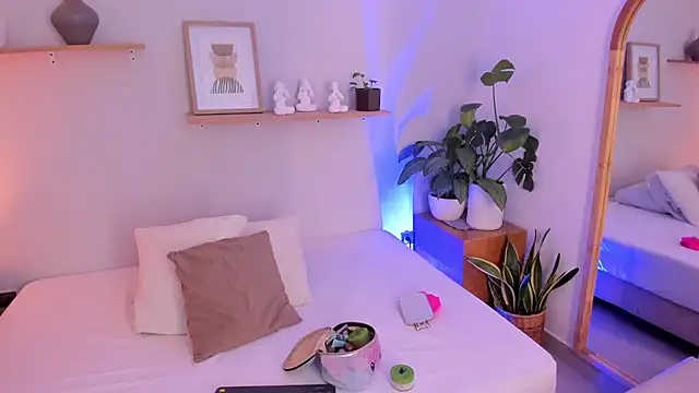 moll1e  online show from 02/15/25, 11:50