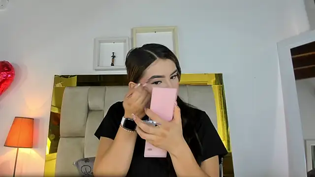 Snapshot of emmy_r chatting on 02/20/25, 12:04 emmy r online show from 02/20/25, 12:04