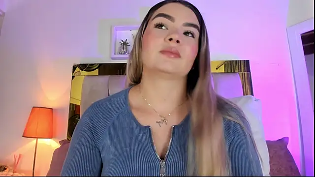 Snapshot of emmy_r chatting on 10/16/25, 12:13 emmy r online show from 10/16/25, 12:13