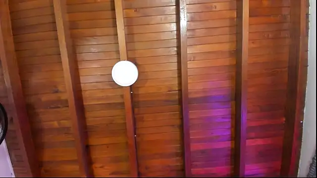 Snapshot of emmy_r chatting on 11/24/25, 12:05 emmy r online show from 11/24/25, 12:05