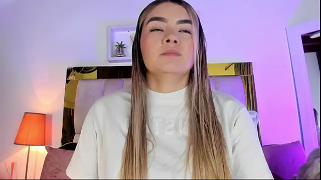 Snapshot of emmy_r chatting on 10/09/25, 12:06 emmy r online show from 10/09/25, 12:06