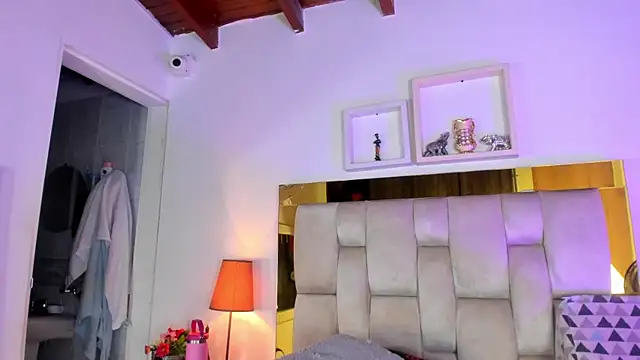 Snapshot of emmy_r chatting on 03/05/25, 03:18 emmy r online show from 03/05/25, 03:18