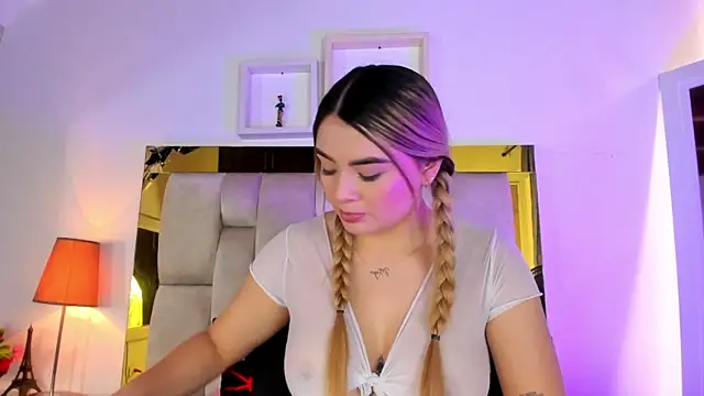 Snapshot of emmy_r chatting on 03/07/25, 03:18 emmy r online show from 03/07/25, 03:18