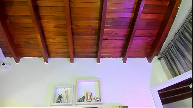 Snapshot of emmy_r chatting on 10/12/25, 12:06 emmy r online show from 10/12/25, 12:06