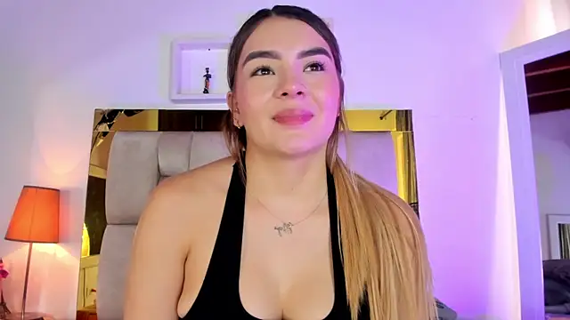 Snapshot of emmy_r chatting on 03/14/25, 03:14 emmy r online show from 03/14/25, 03:14