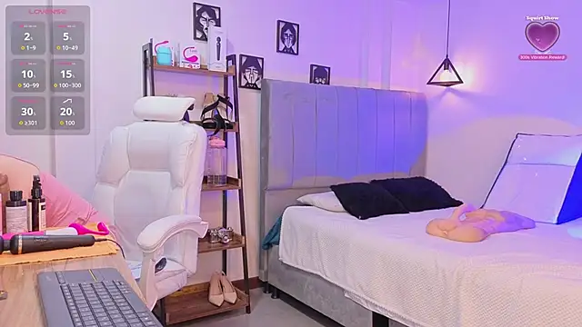 lady nylon  online show from 04/02/26, 11:39