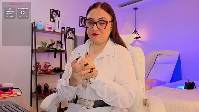 lady nylon  online show from 03/08/26, 11:24